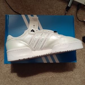 Womans Adidas Size 11